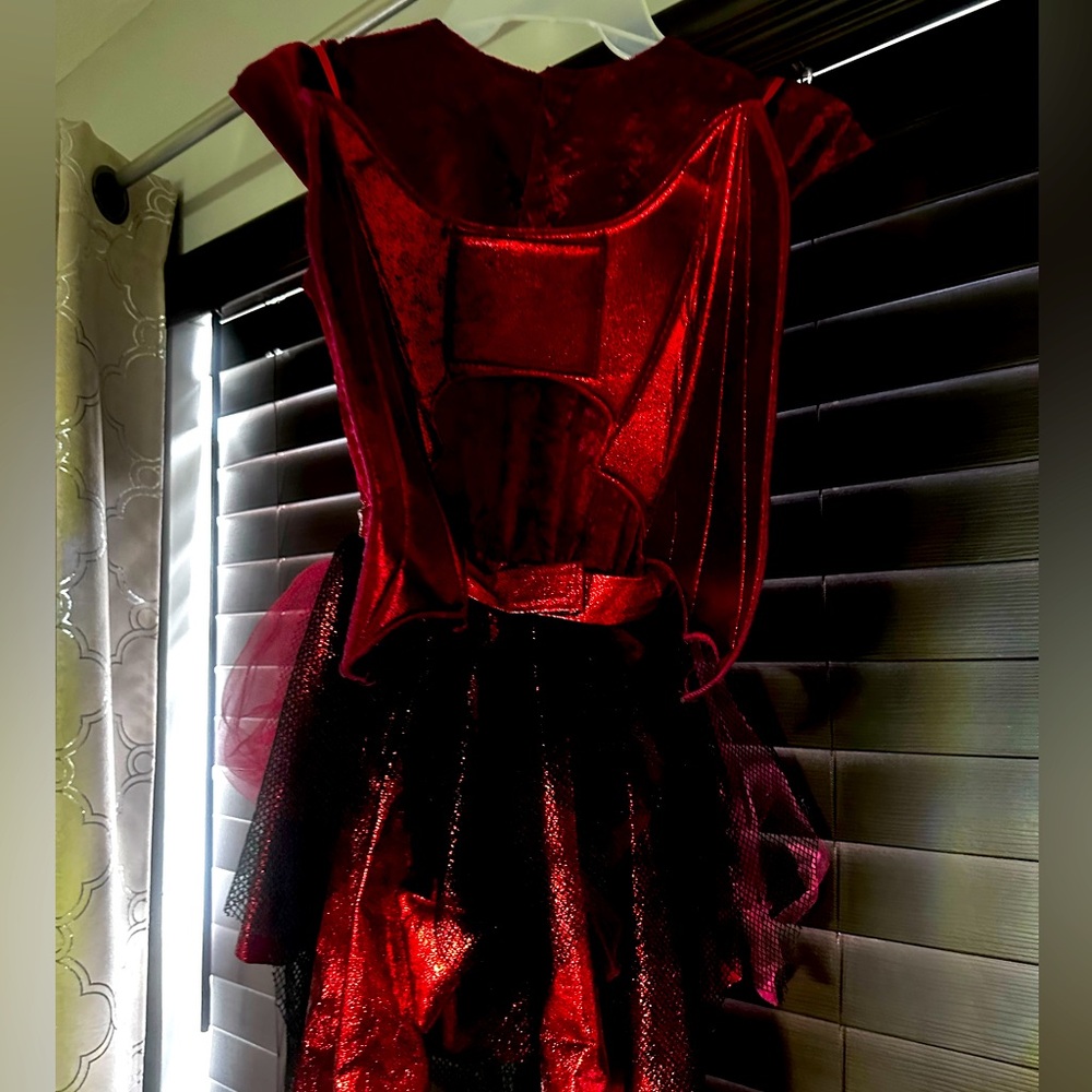 Kids Halloween costume. Size 12-14